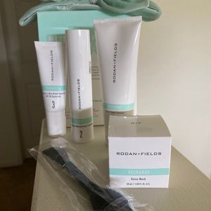 Recharge Facewash With Charcoal Mask